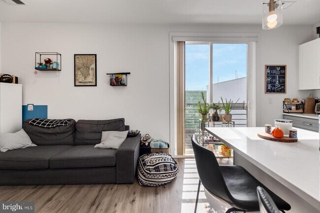 Photo - 304 Master St Unit 8