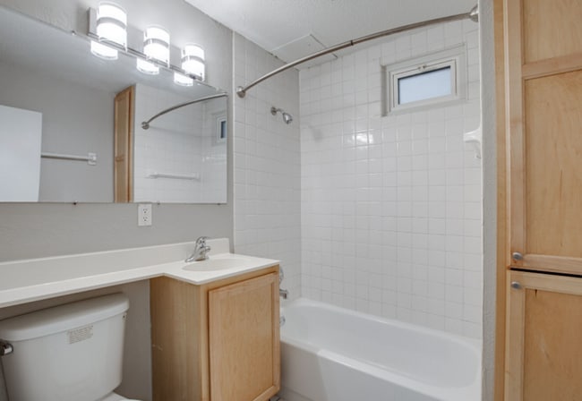 Photo - 1400–1408 Spruce Pl – Oak Grove Downtown