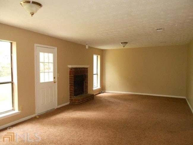 Photo - 132 Sandalwood Cir