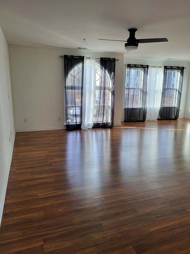 Building Photo - Welcome home to this charming second-floor 2 bedroom, 2 bath condo.