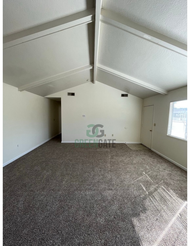 332 W G St