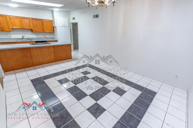 Photo - 1168 E Alameda Dr
