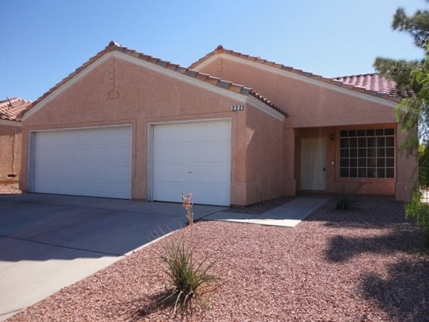 Building Photo - 222 Mariposa Way