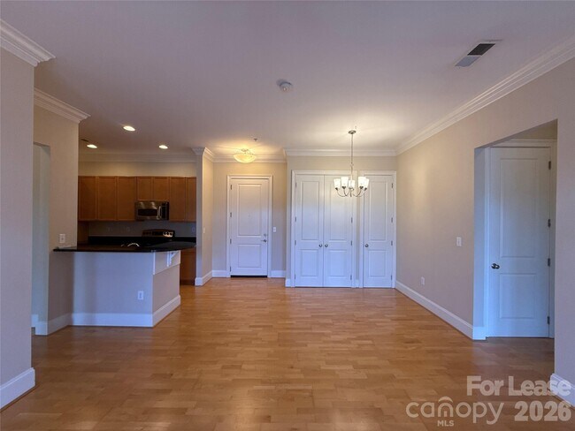 Photo - 2988 Selwyn Ave