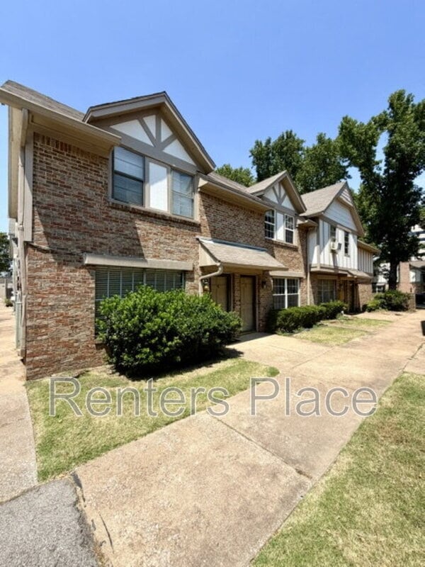 Building Photo - 2418 E 59th Ct