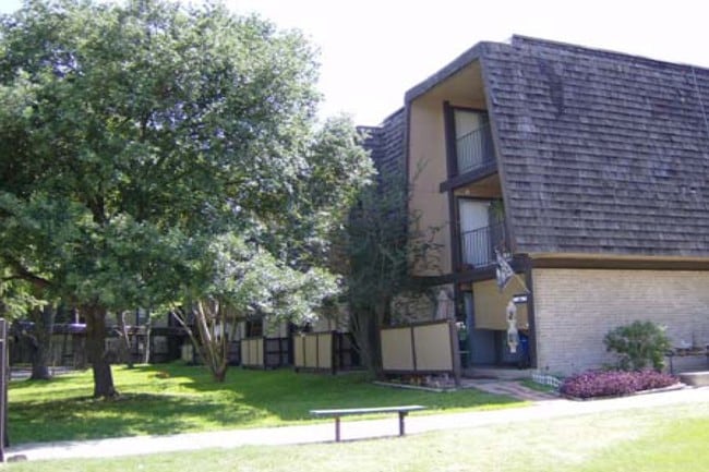 WALNUT MANOR SA APTS