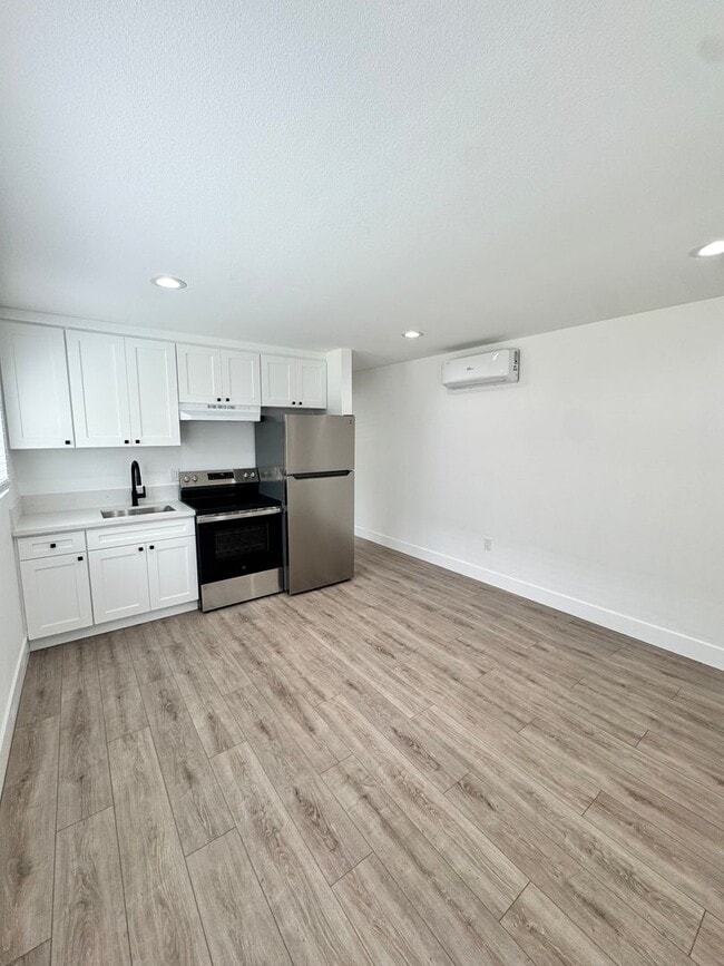 Photo - Large New Construction 1 bed 1 Bath Apartment for Rent In Long Beach! Unidad 7