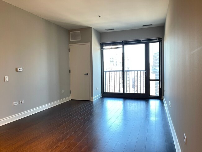 Photo - 800 S Clark St