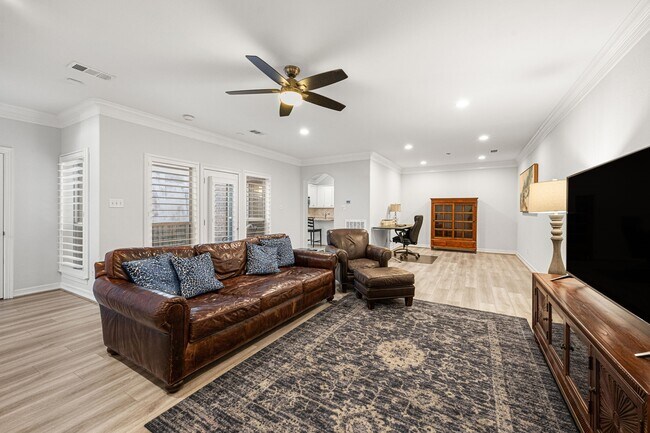 Photo - 4757 W Alabama St