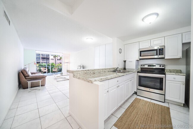 Building Photo - 501 NE 14th Ave Unit 103