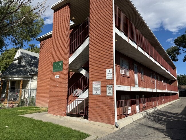 Building Photo - Forest Apartments Unit 8