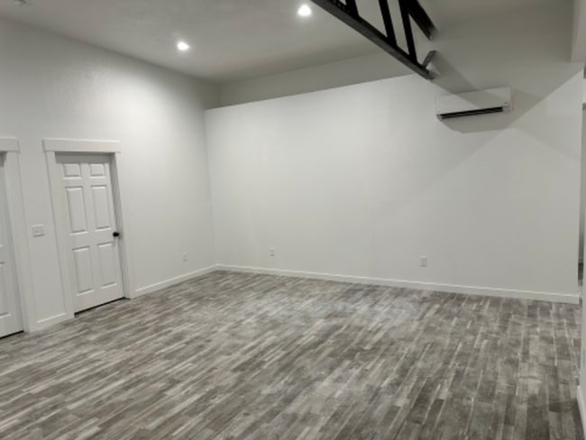 Photo - 1600 Curtis Ave