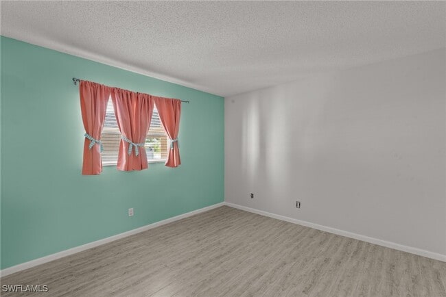 Building Photo - 304 Tudor Dr Unit 4