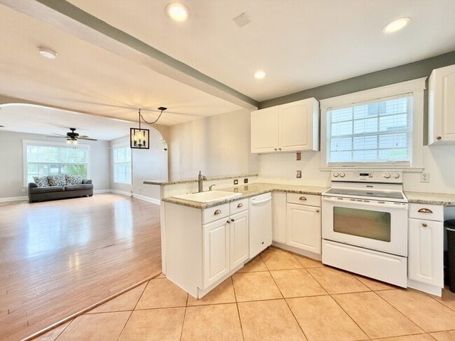 Photo - 909 W Fribley St
