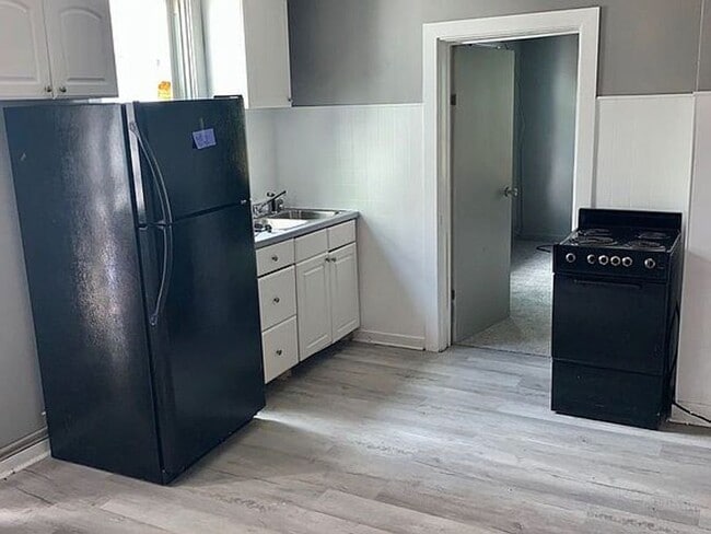 Building Photo - 124 S 19th St Unit rear