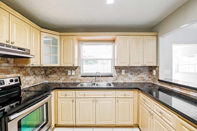 Photo - 10310 SW 4th St