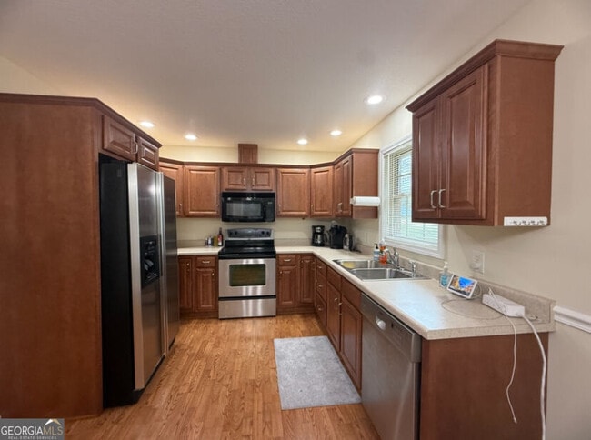 70 Golden Oaks Dr