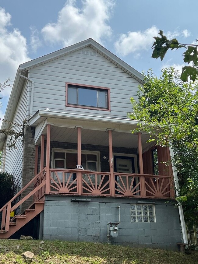 Building Photo - 2BD 1BA Single family home located in Home...