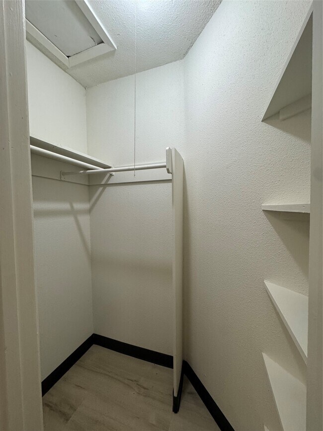 Building Photo - 1319 Brenda Ln Unit B