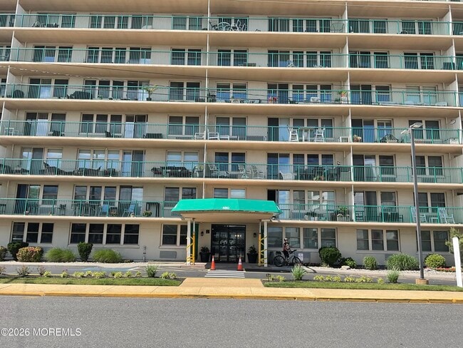 Building Photo - 480 Ocean Ave N Unit 1F