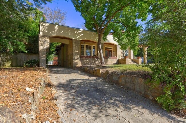 Photo - 2733 Hillcrest Ave