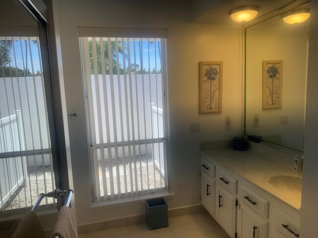 Photo - 17020 Bay St