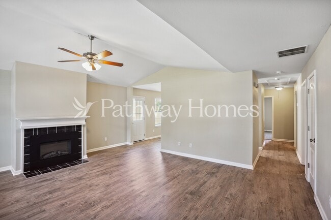 Photo - 310 Lakeview Trail