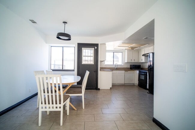 Photo - 837 Sunrise Ct