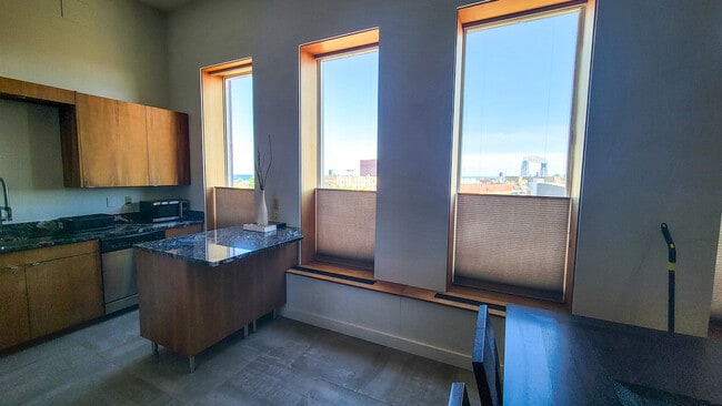 210 W Superior St Unit Crescent Apartment