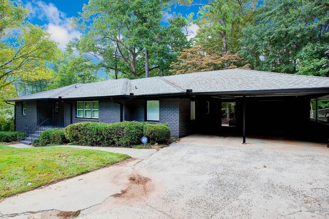 Room in House on Cooper Lake Rd SE