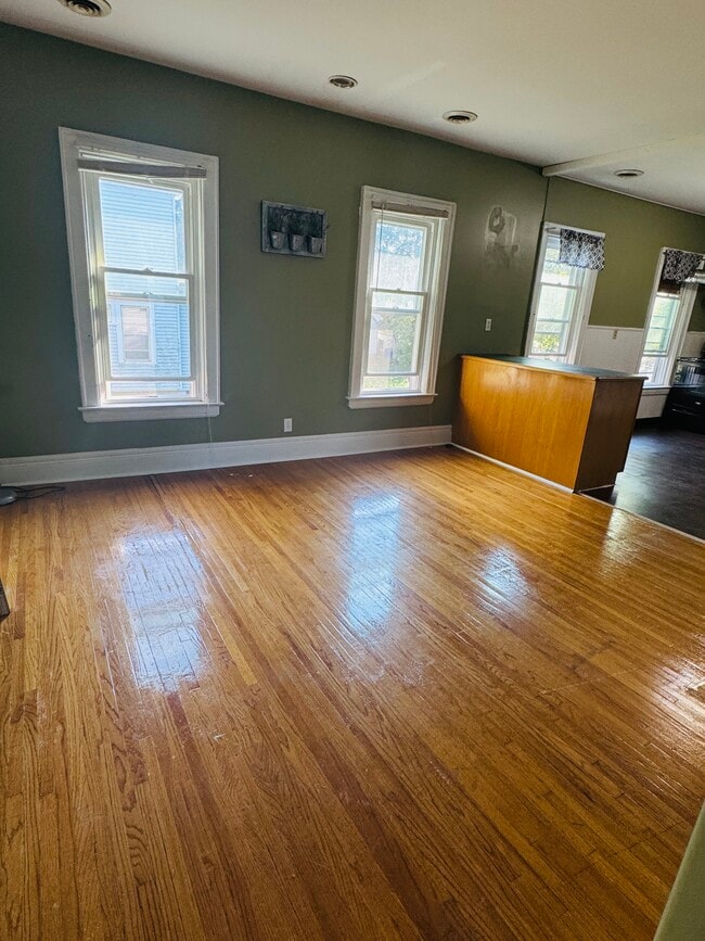 Building Photo - 78 Callodine Ave Unit Upper Rental