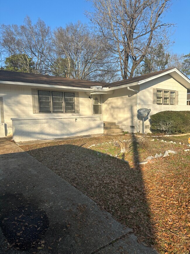 Photo - 205 Mc Crary Dr