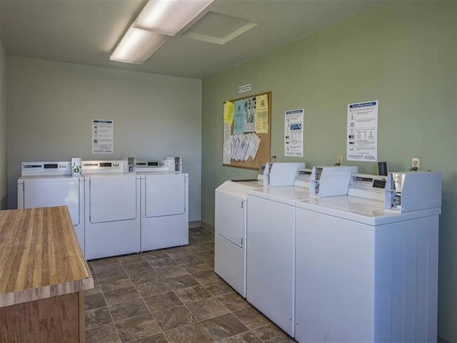 Photo - 402 S 5th St E