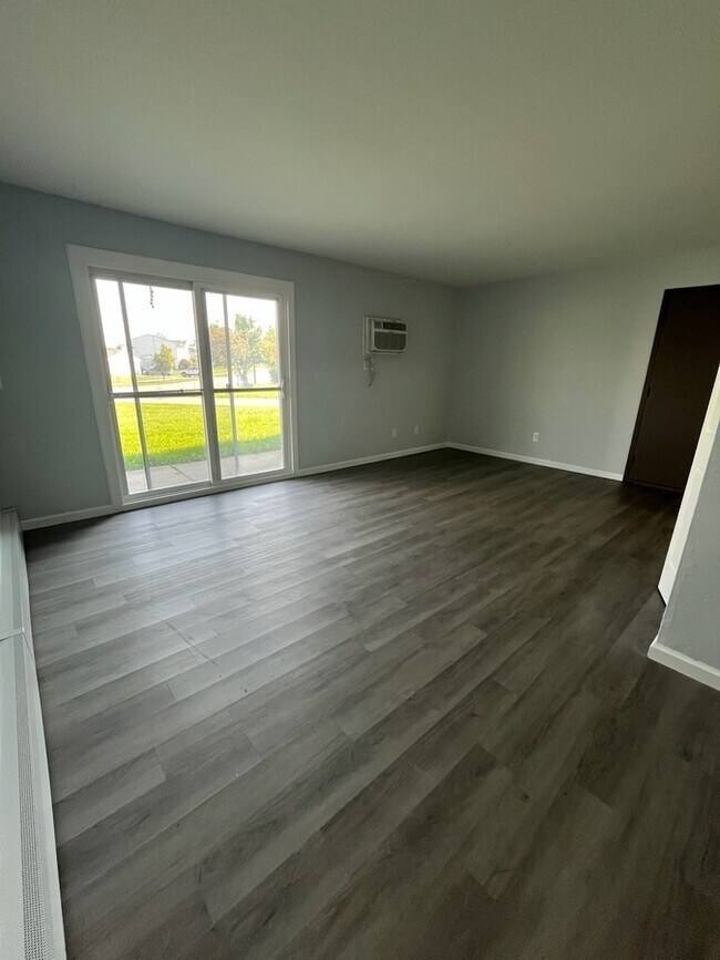 Photo - 326 Stratford Way