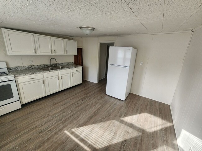 1122 Larchmont Ave Unit B
