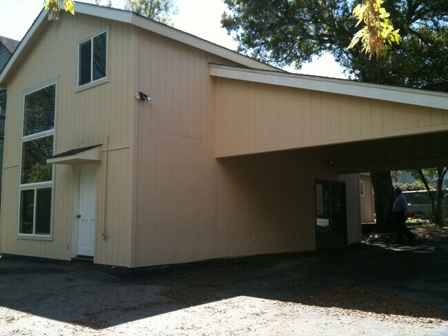 Photo - 3/1 Close to UC, hiking, mountain biking a...