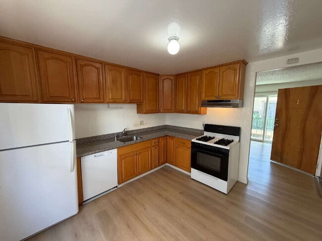 Photo - "Charming 2-Bed Oasis with Granite Countertops in Concord's Heart!" Unidad Apt. 1