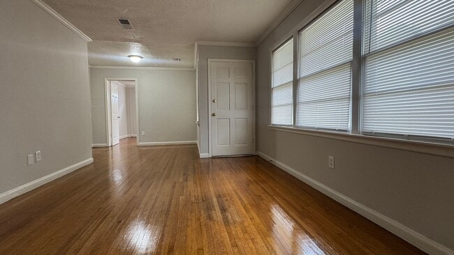 Photo - 4533 Dunn Ave