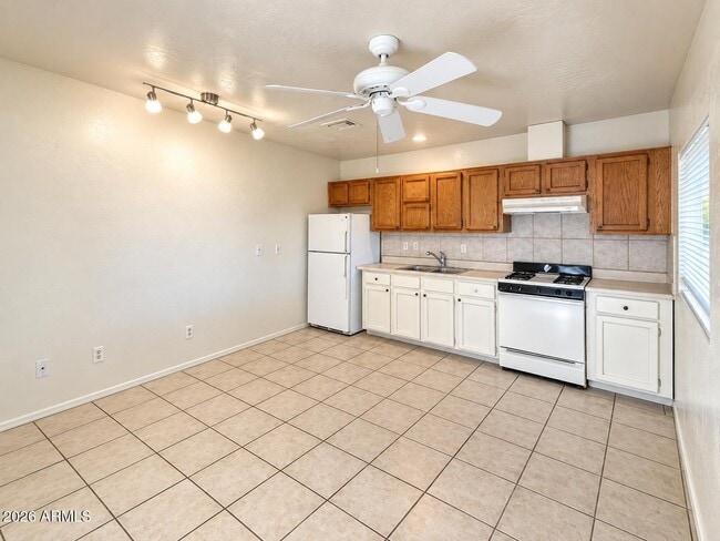 1502 E Pierce St Unit 3