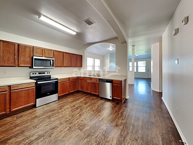 Photo - 742 Mission Ln