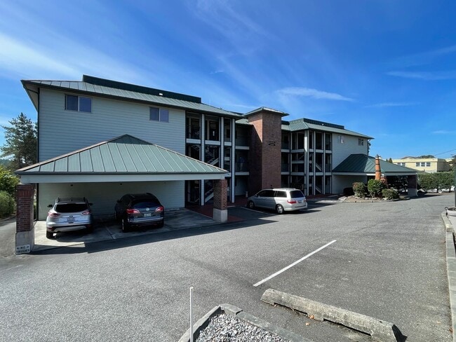 Photo - Beautiful Condo with Amazing View of the Harbor! OCCUPANCY LIMIT OF 3 OR LESS