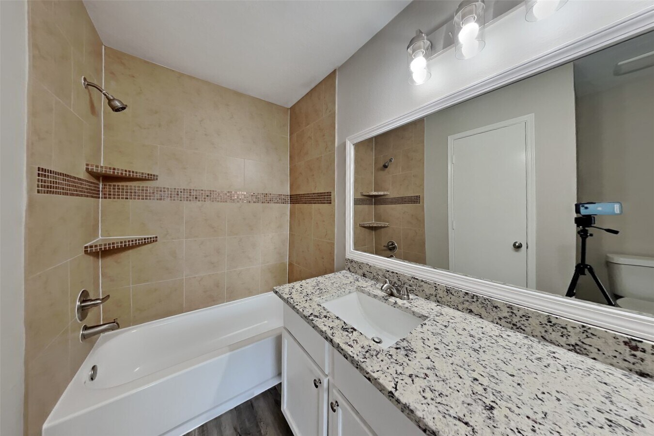 Photo - 17303 Davenway Dr