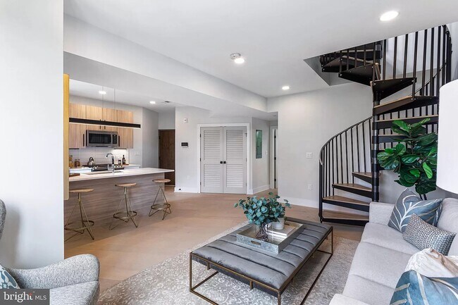 Photo - 2001 I St NE Unit 11