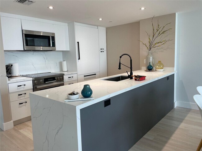 Building Photo - 50 Biscayne Blvd Unit 2611