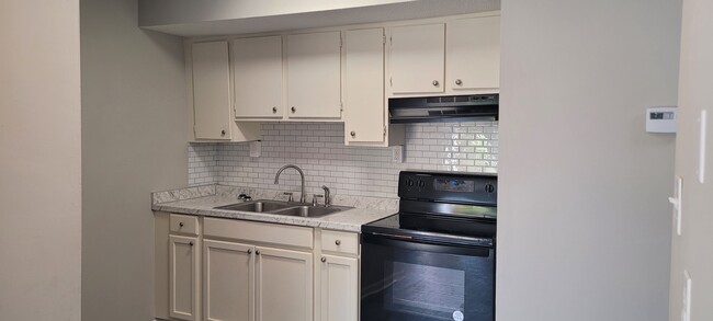 Adair West - Adair West Apartments