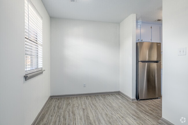 2BR, 1BA - 750SF - Dining Area