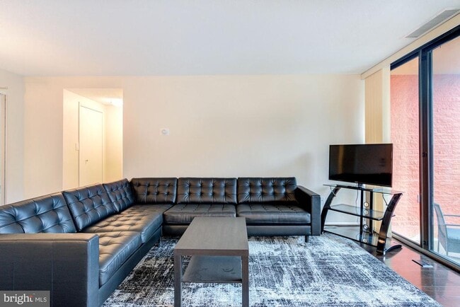 Photo - 8 S Van Dorn St Unidad 608