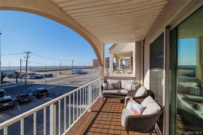 Photo - 277 W Broadway