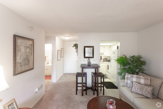 1BR, 1BA - 504 SF