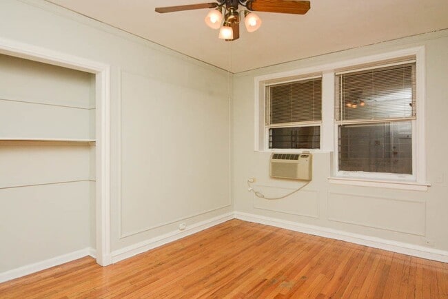 Photo - 823 W Wolfram St Unit 201